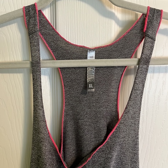Workout tank - Picture 2 of 3